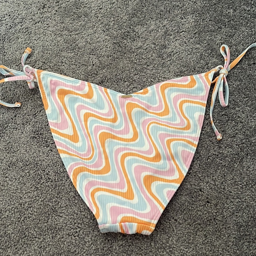 Hollister Bikini Bottoms - Picture 2 of 3